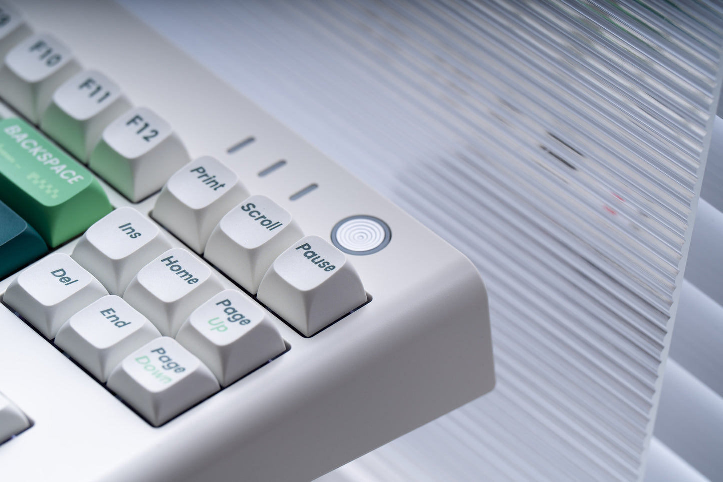 LIO87 TOP-LIKE MOUNT WIRELESS RGB HOT-SWAPPABLE PRE-BUILD MECHANICAL KEYBOARD