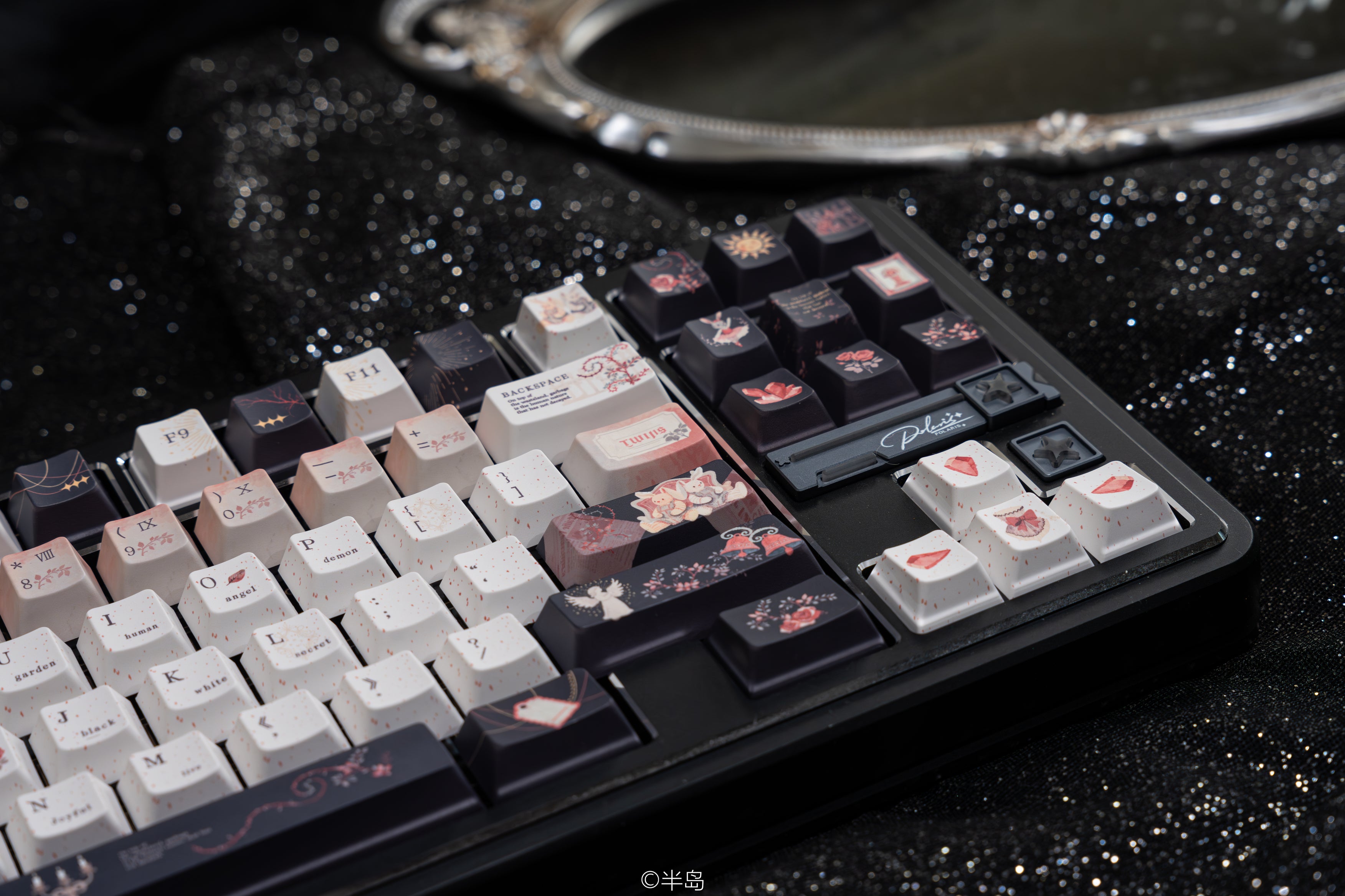 [In Stock] Twin Spline keycap Retro Red and Black Lovely Rabbit cherry Keycaps