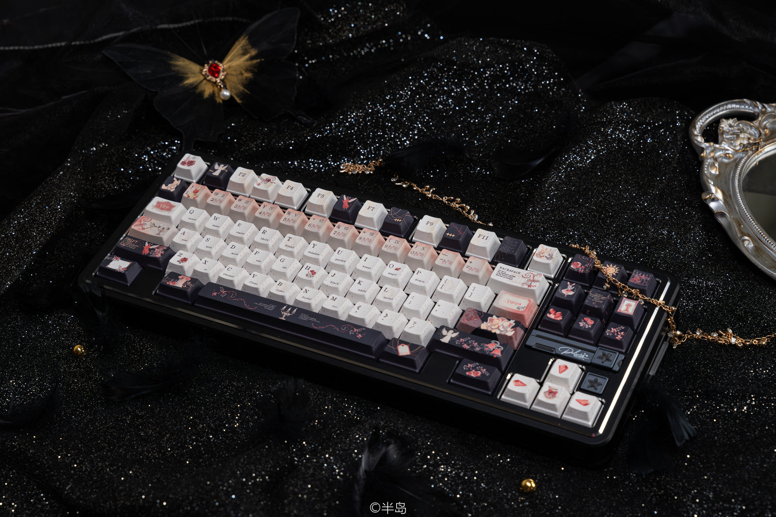 [In Stock] Twin Spline keycap Retro Red and Black Lovely Rabbit cherry Keycaps