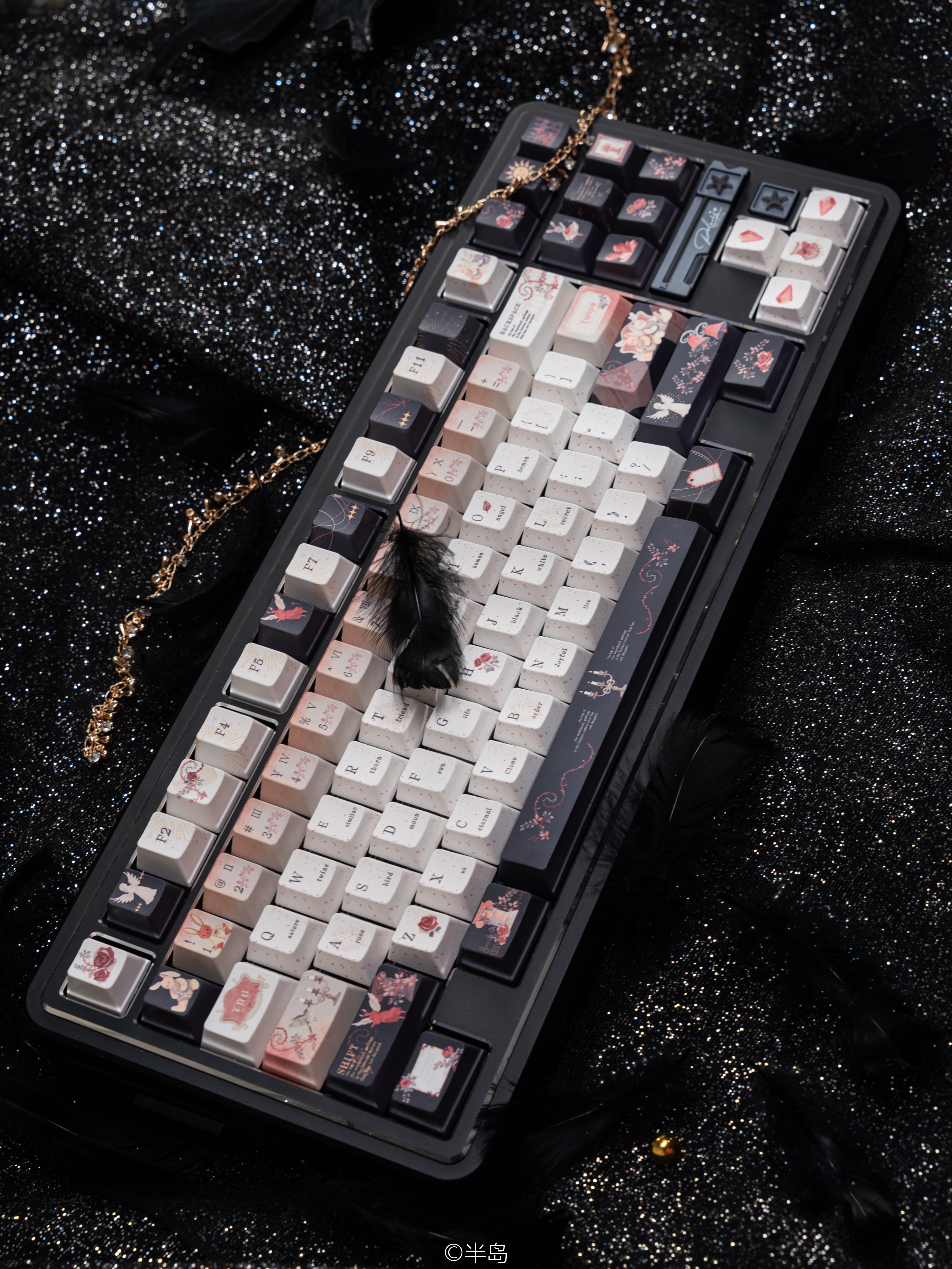 [In Stock] Twin Spline keycap Retro Red and Black Lovely Rabbit cherry Keycaps