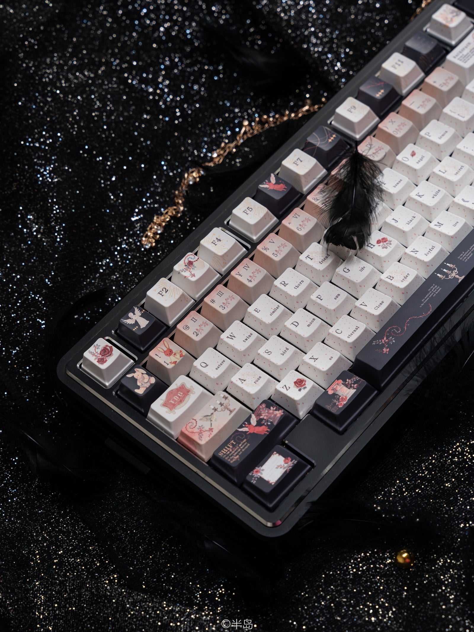 [In Stock] Twin Spline keycap Retro Red and Black Lovely Rabbit cherry Keycaps