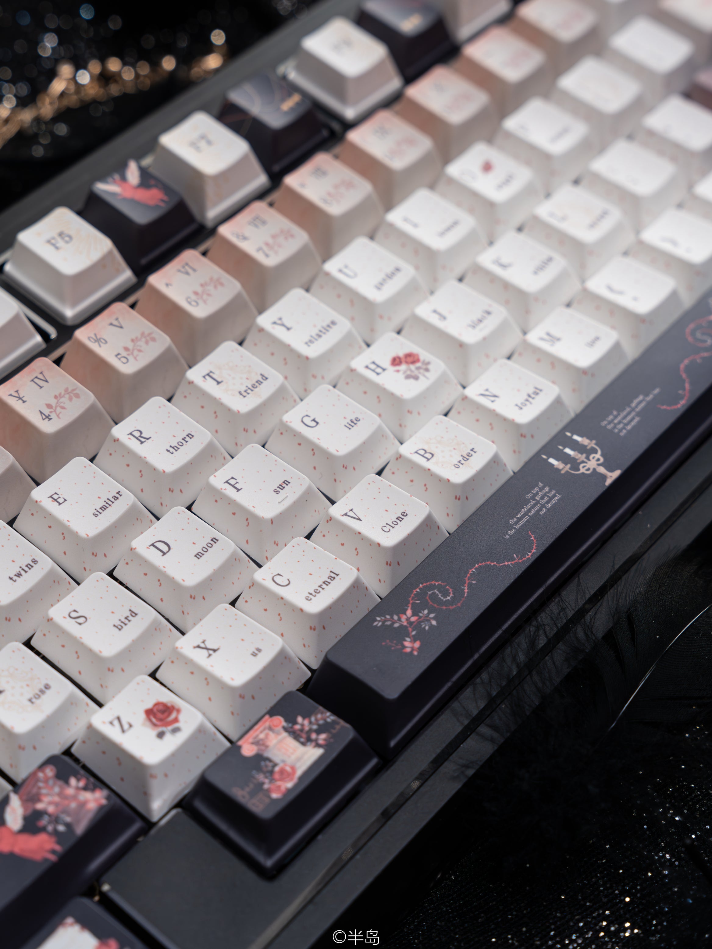 [In Stock] Twin Spline keycap Retro Red and Black Lovely Rabbit cherry Keycaps