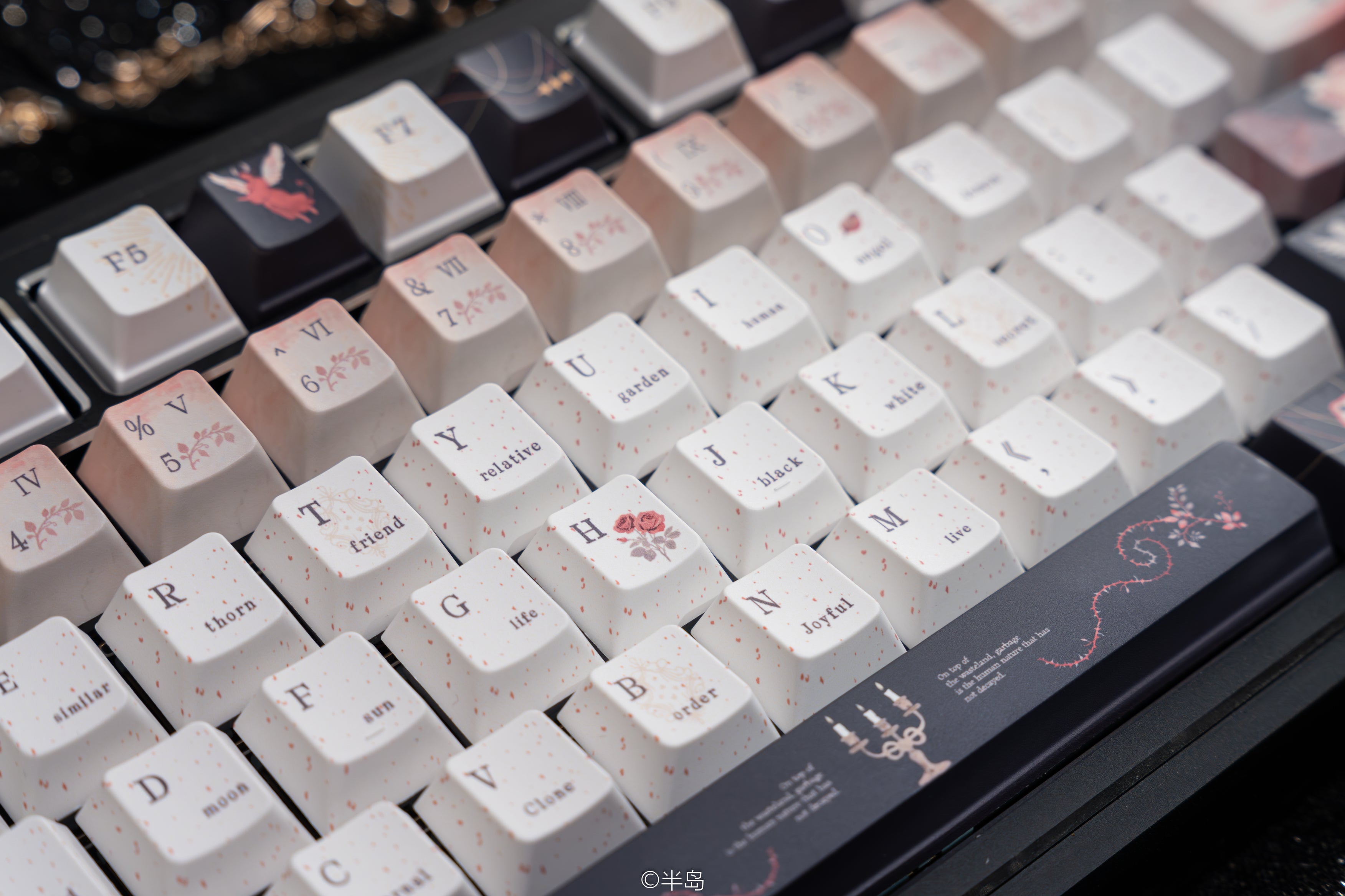 [In Stock] Twin Spline keycap Retro Red and Black Lovely Rabbit cherry Keycaps