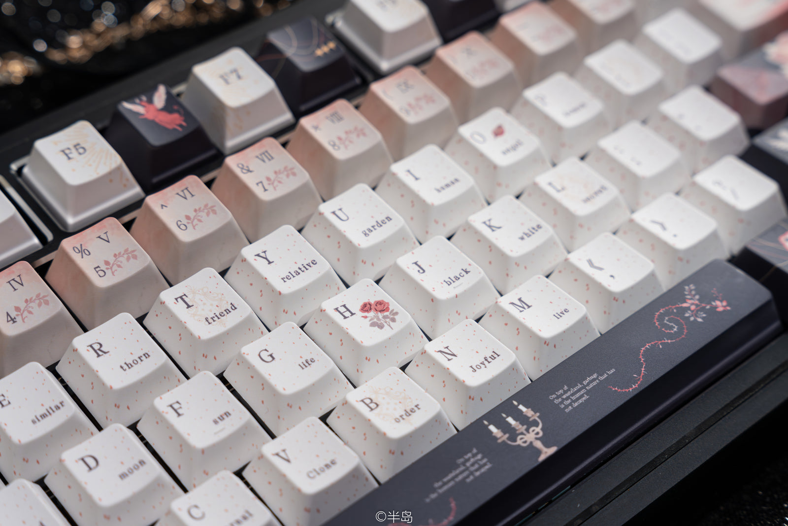[In Stock] Twin Spline keycap Retro Red and Black Lovely Rabbit cherry Keycaps