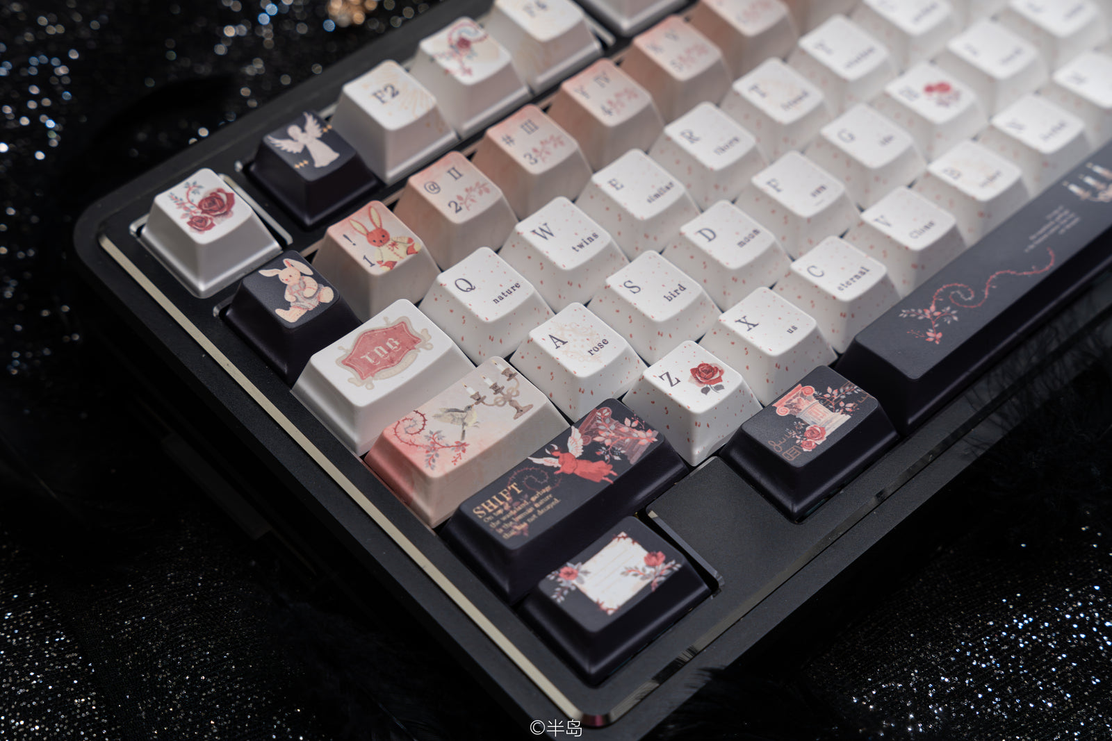[In Stock] Twin Spline keycap Retro Red and Black Lovely Rabbit cherry Keycaps