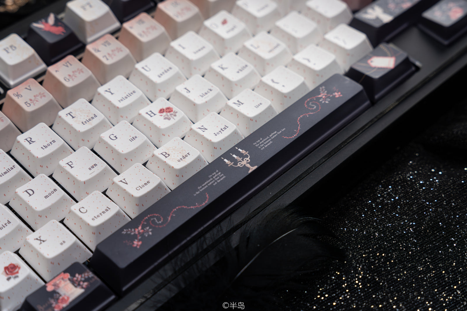 [In Stock] Twin Spline keycap Retro Red and Black Lovely Rabbit cherry Keycaps