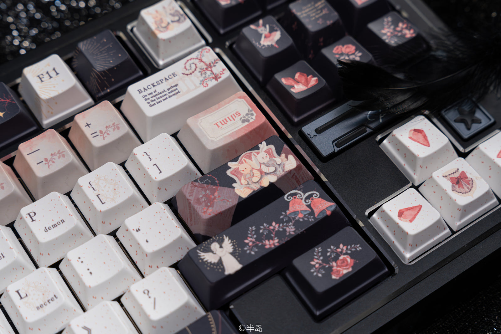 [In Stock] Twin Spline keycap Retro Red and Black Lovely Rabbit cherry Keycaps