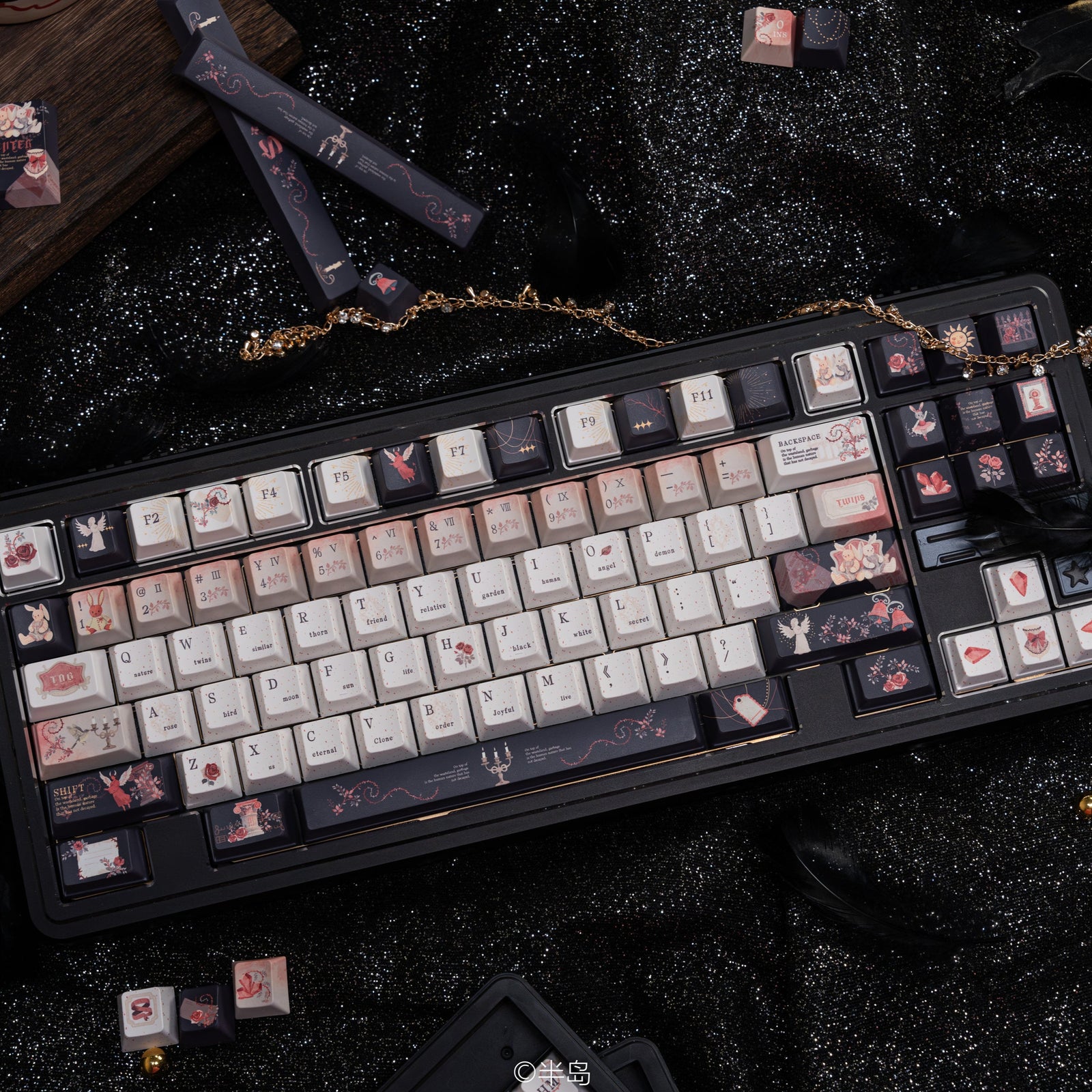 [In Stock] Twin Spline keycap Retro Red and Black Lovely Rabbit cherry Keycaps