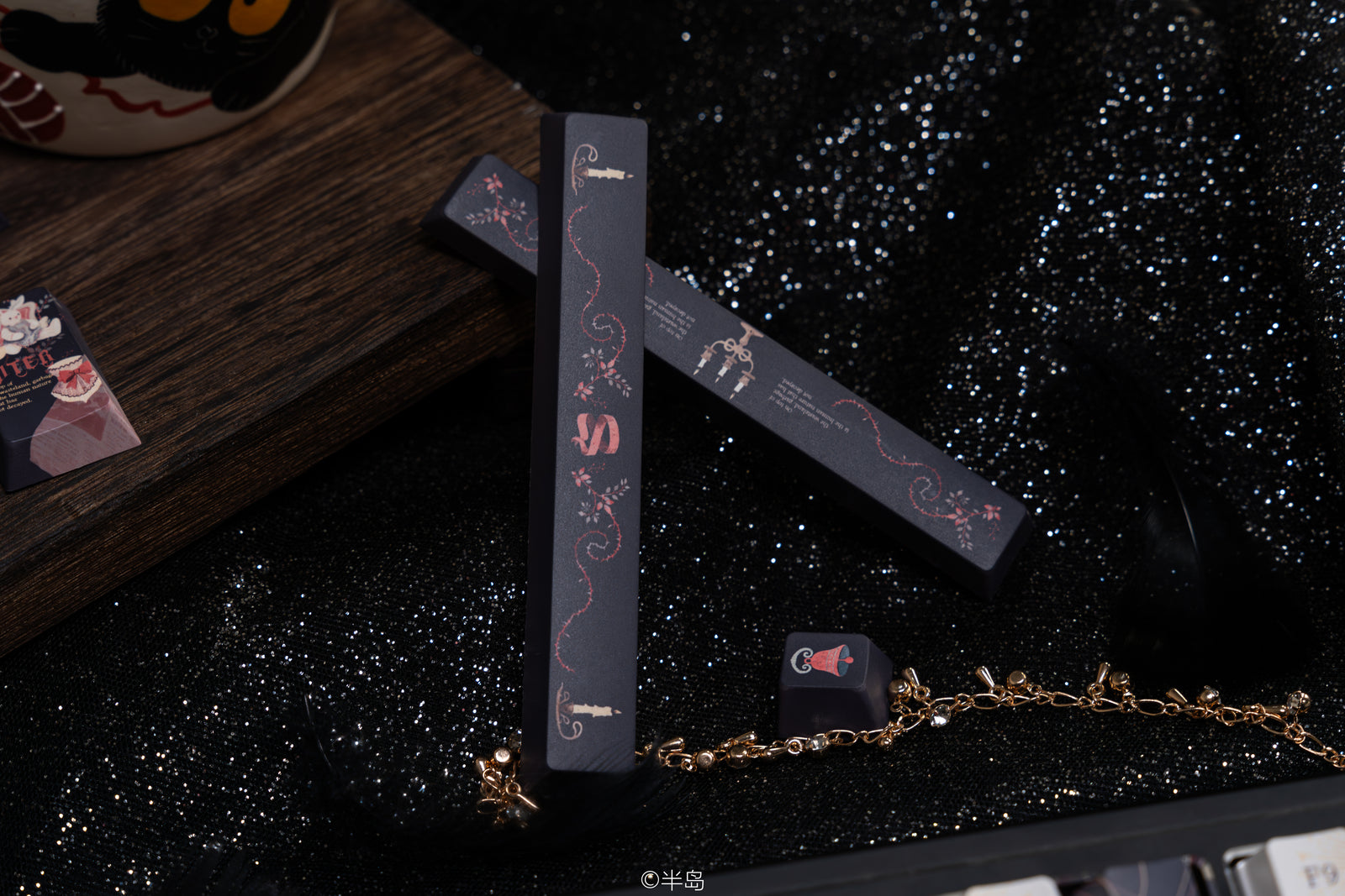 [In Stock] Twin Spline keycap Retro Red and Black Lovely Rabbit cherry Keycaps