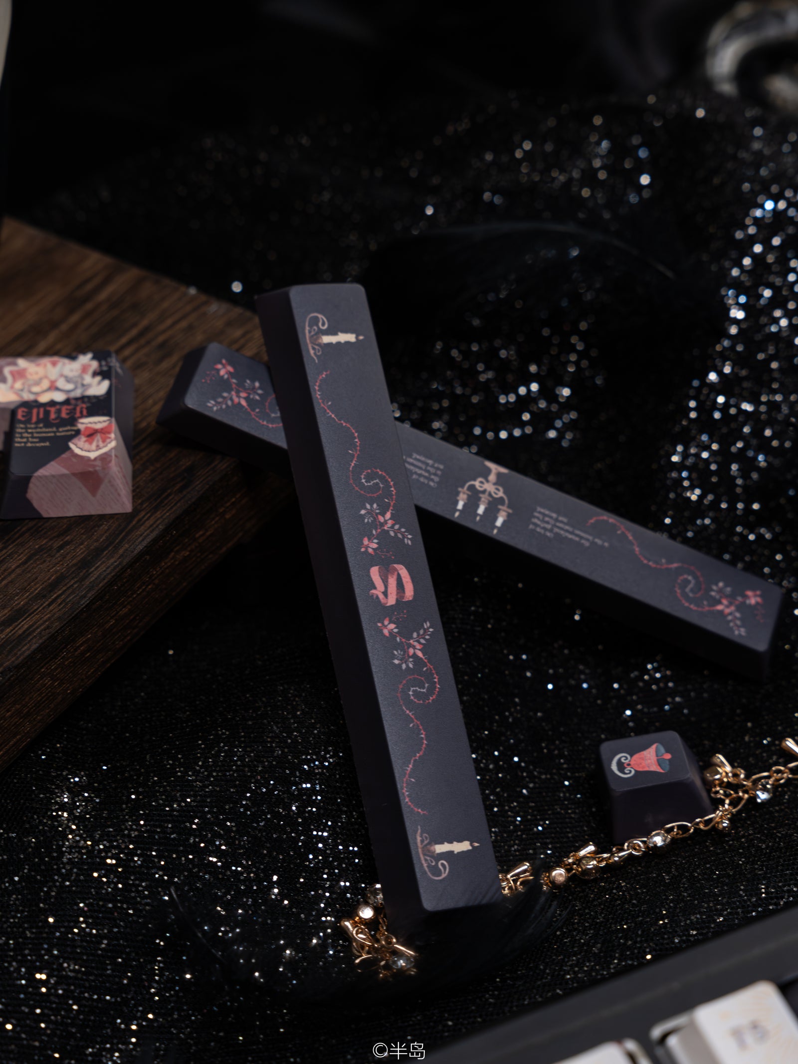 [In Stock] Twin Spline keycap Retro Red and Black Lovely Rabbit cherry Keycaps