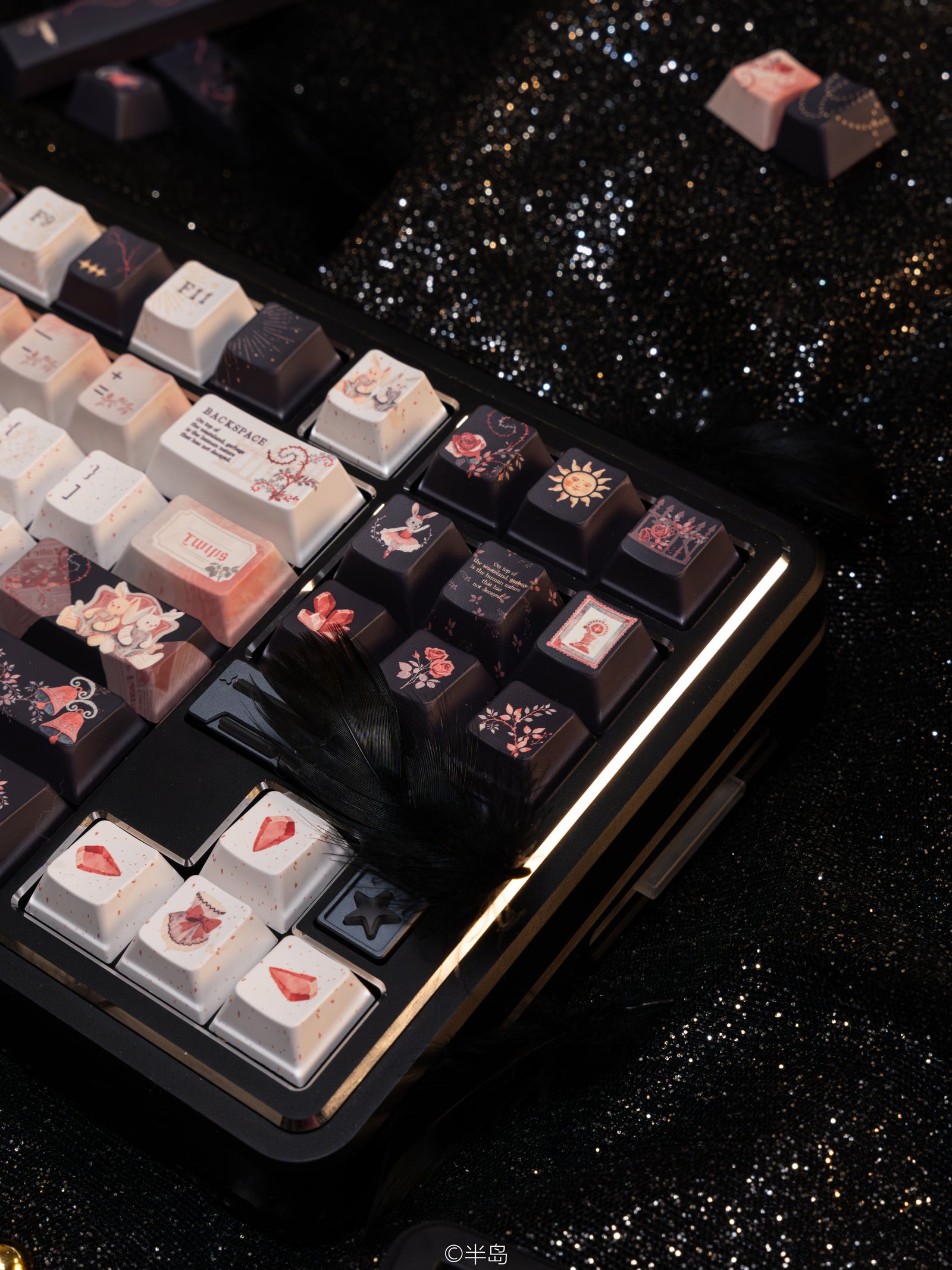 [In Stock] Twin Spline keycap Retro Red and Black Lovely Rabbit cherry Keycaps
