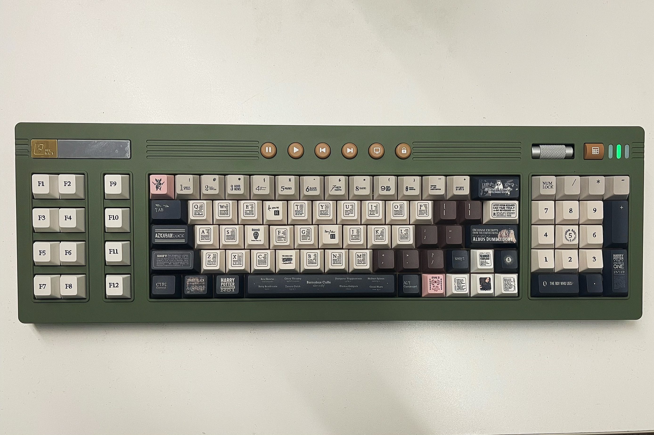 [In Stock] OE93 Wired/Wireless Retro Style Mechanical Keyboard
